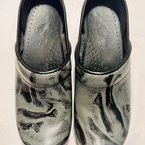 New Dansko Clogs Size 36